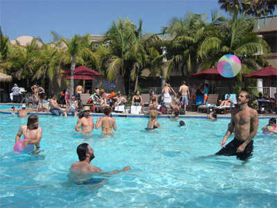 fiesta-en-la-piscina fiesta-en-la-piscina