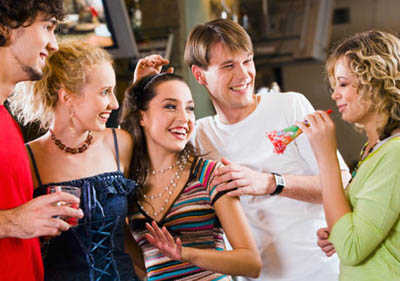 relaciones-como-ser-buen-anfitrion-fiesta-460x345-la