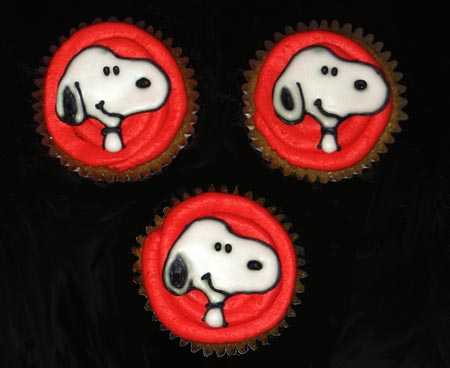 Snoopy Cupcakes 2