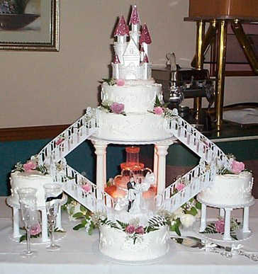 81362613-e32fdc810afountaincastleweddingcake-thumb
