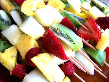 pinchos-fruta
